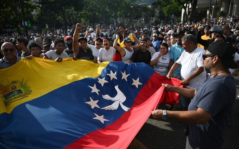 Repressão na Venezuela: Mais de 700 pessoas são presas em protestos contra reeleição de Maduro