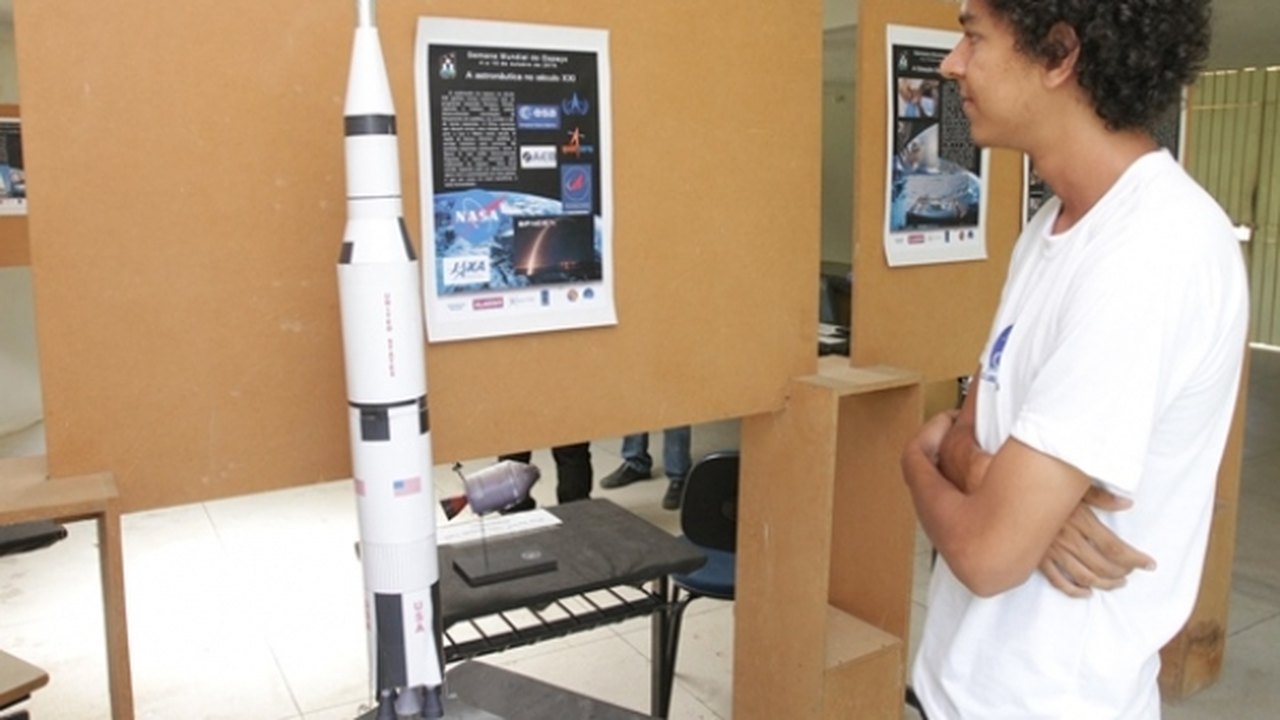 Semana Mundial do Espaço atrai estudantes interessados em astronomia