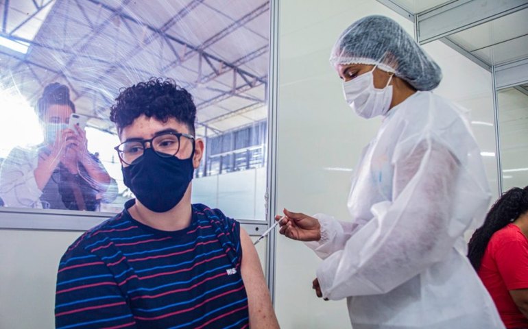 Vacinação contra à Covid-19 será direcionada para três Centros de Saúde a partir de 16 de novembro