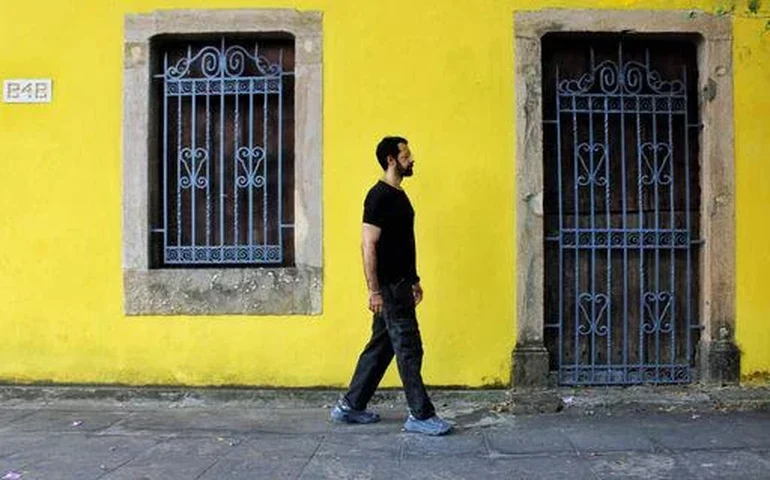 Sob o som do frevo, crimes e desigualdade: estreia literária aposta no noir brasileiro