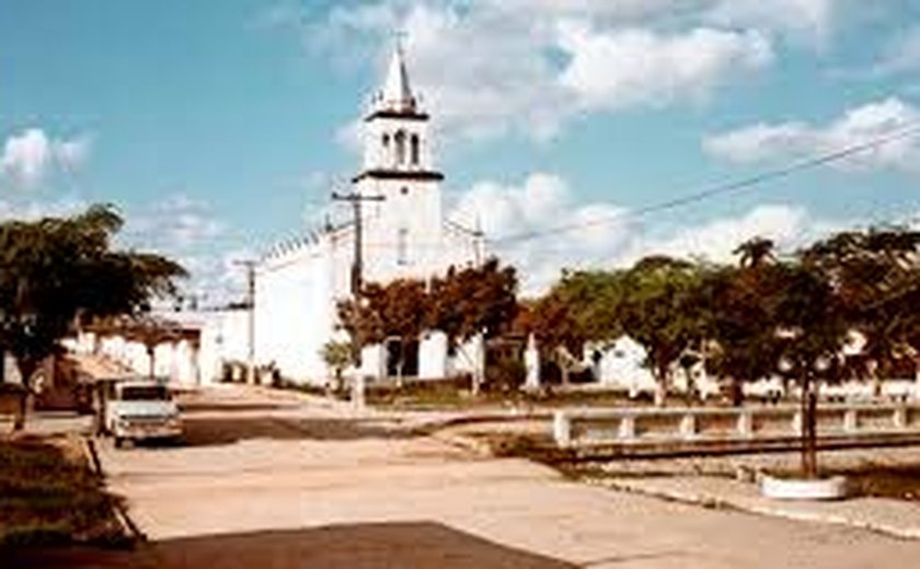 Mulher é ferida na cabeça durante confusão em praça em Paulo Jacinto