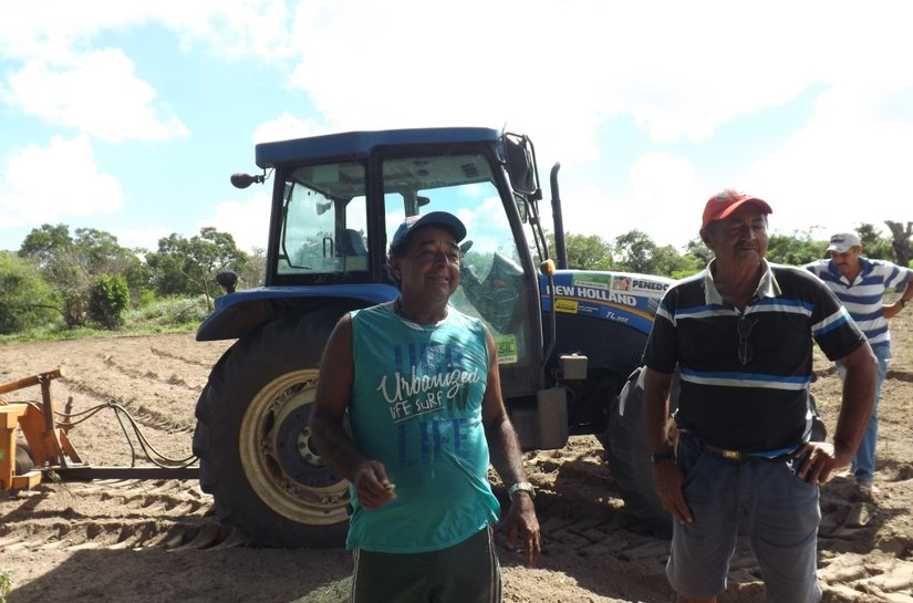 Agricultores penedenses recebem apoio e distribuição de sementes