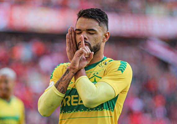 Deyverson marca e Cuiabá vence Internacional de virada no Beira-Rio
