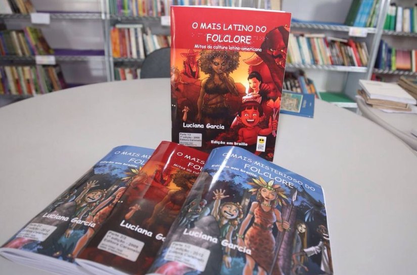 Biblioteca de Campo Alegre recebe doação de livros que enriquecem o acervo da instituição