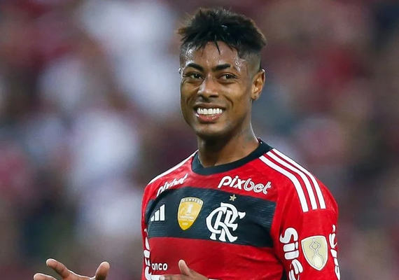 Flamengo decide renovar com Bruno Henrique para 'afastar' o Palmeiras