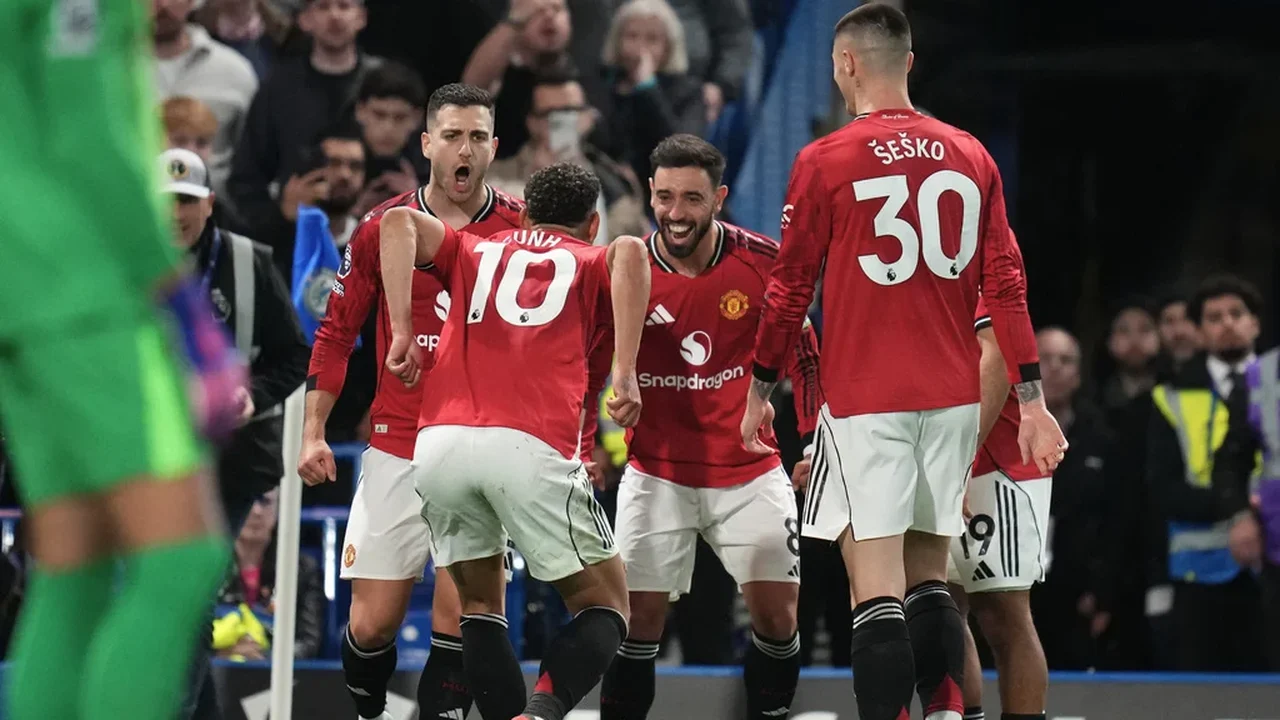 Manchester United fecha patrocínio de R$ 135 milhões com casa de apostas para uniforme de treino