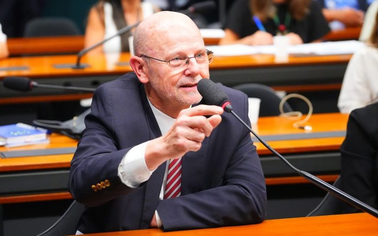 Comissão aprova projeto que fortalece proteção de empregados estáveis