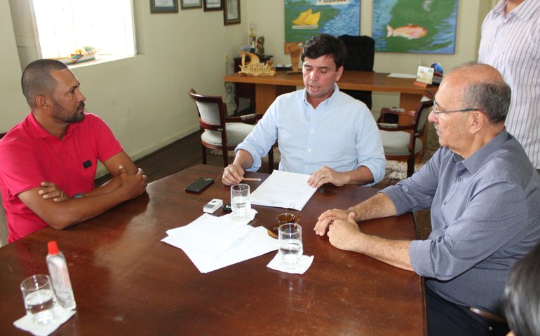 Prefeito de Penedo assina permissões de uso de áreas para a prática esportiva e cultural