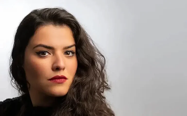 Brasileira Marcela Rahal vence concurso de canto lírico em Barcelona