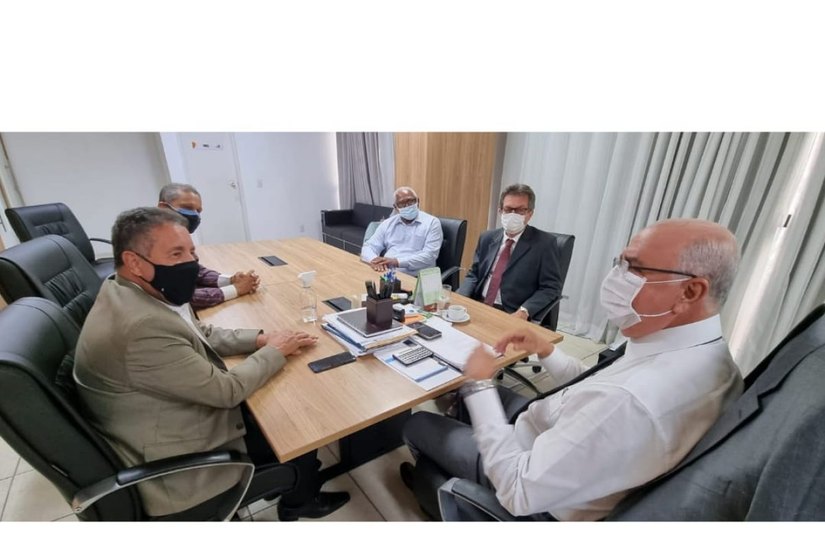 Procurador-geral de Justiça e procurador-geral acompanham presidente da Ampal em visita