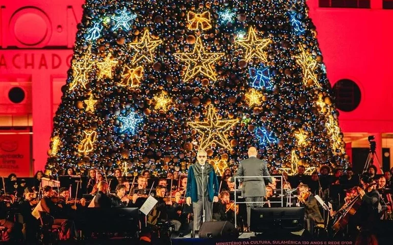 Bocelli emociona público de São Paulo com concerto de Natal