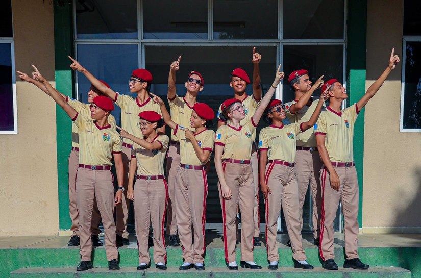 Alunos do Colégio da PM conquistam 11 vagas para o programa de intercâmbio Daqui pra o Mundo na Inglaterra