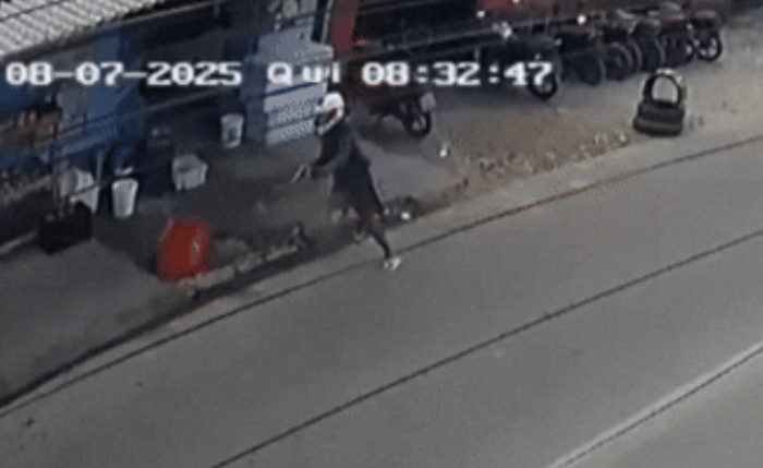 Câmeras registraram momento em que suspeito chega e atira contra vítima em Maceió Câmeras registraram momento em que suspeito chega e atira contra vítima em Maceió
