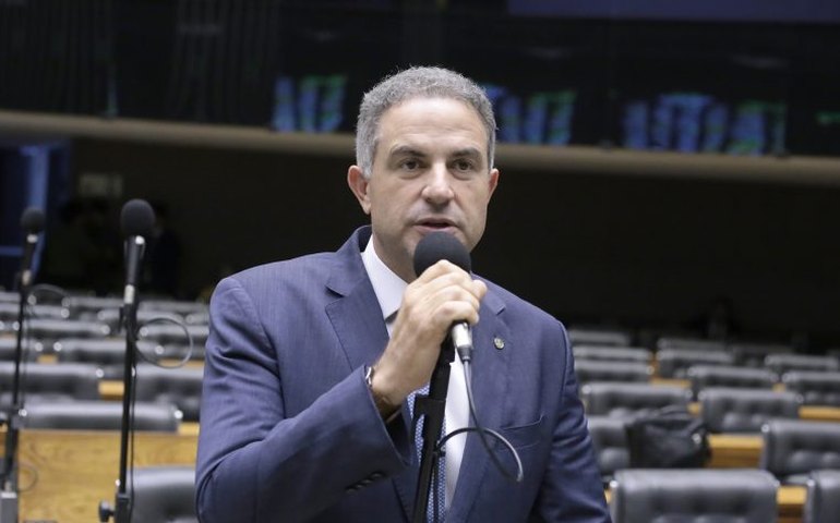 Comissão aprova garantia de manutenção de auxílio-alimentação durante férias