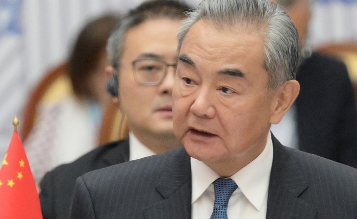 China afirma que países do BRICS devem se opor ao 'duplo padrão' moral no combate ao terrorismo China afirma que países do BRICS devem se opor ao 'duplo padrão' moral no combate ao terrorismo