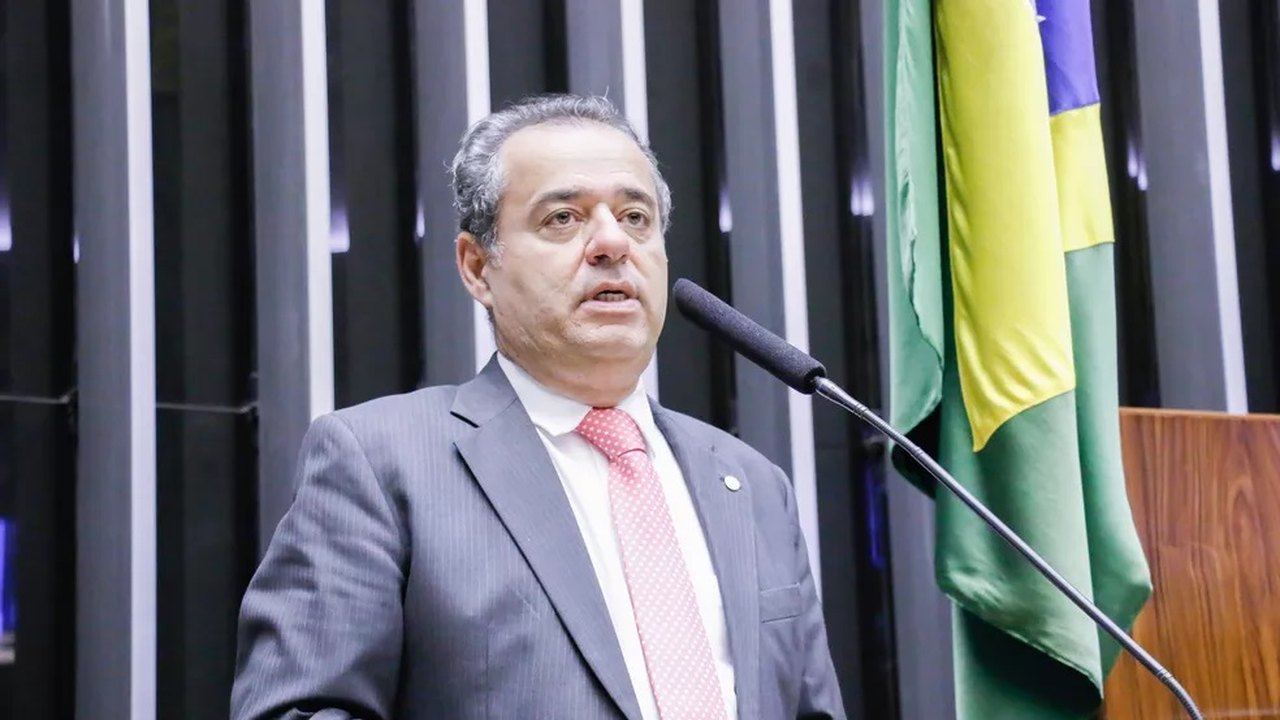 Com alta rejeição, Paulo Câmara é ‘escondido’ na campanha de Danilo Cabral em PE