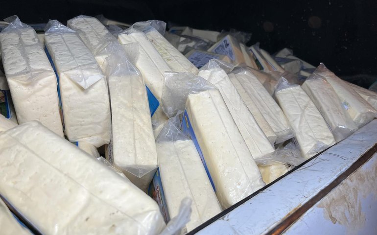 FPI flagra laticínio e pocilga clandestinos em Major Izidoro e recolhe quase uma tonelada de alimento impróprio para consumo