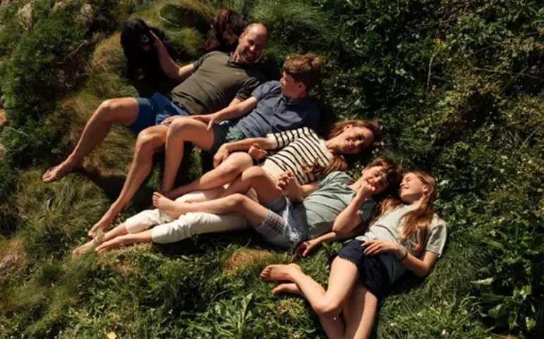 William e Kate celebram 15 anos de casamento com foto informal