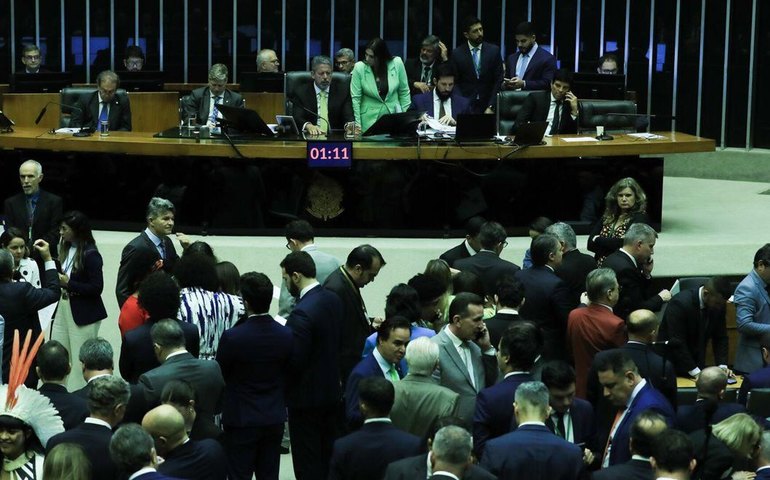 Tensão entre poderes trava projetos de interesse do governo no Congresso, diz mídia
