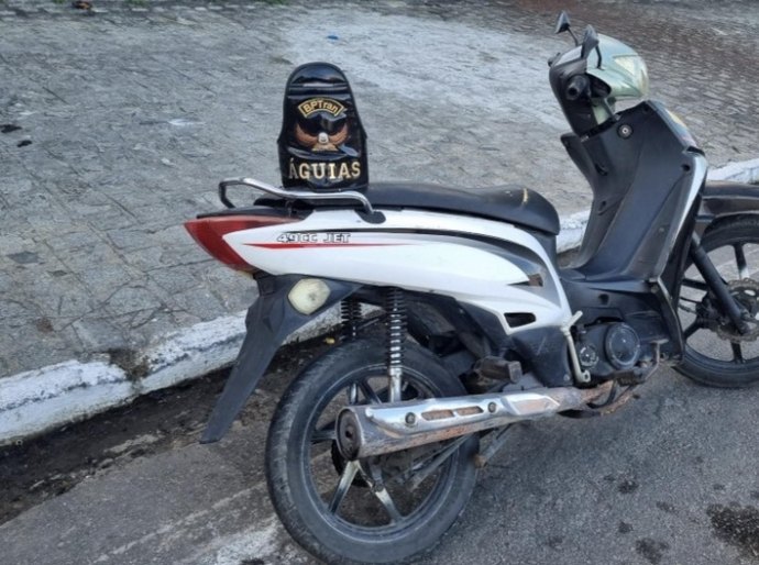 Polícia Militar recupera veículos e detém suspeito durante ações no Clima Bom e Jacintinho