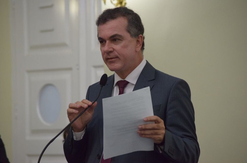 Medeiros critica instalação de novos redutores de velocidade pela Prefeitura de Maceió