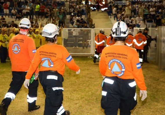 Tumulto em estádio de futebol em El Salvador deixa 12 mortos