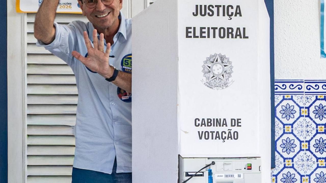 Eduardo Paes vota no Rio