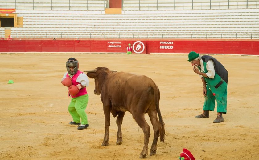 Artistas com nanismo defendem tradição de touradas 'cômicas', proibidas por lei, na Espanha: 'é nosso direito ao trabalho'