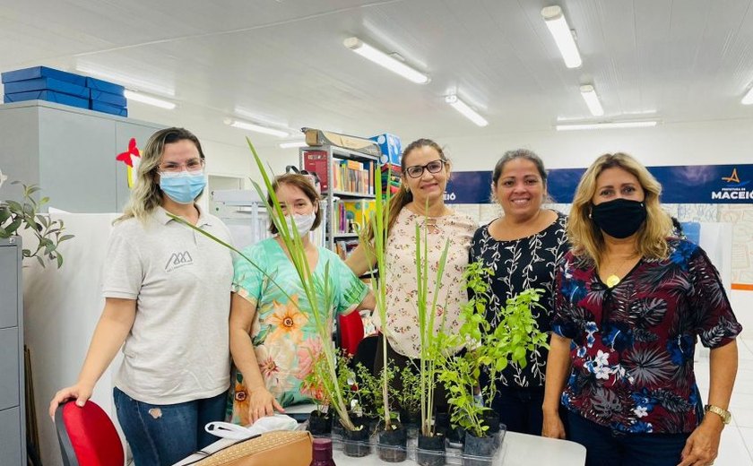 Educação recebe mudas de plantas e insumos para ação ambiental nas escolas
