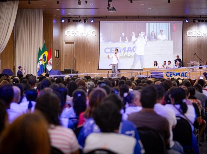 JHC participa de aula inaugural de cursos para o Ejai e diz que alunos são inspiração