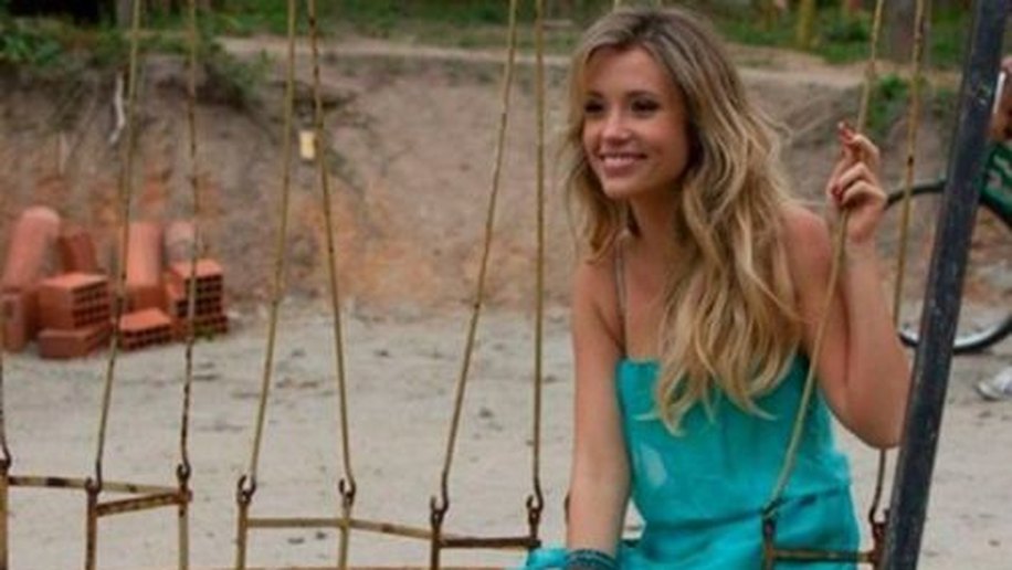 Juliana Didone renova contrato com a Record