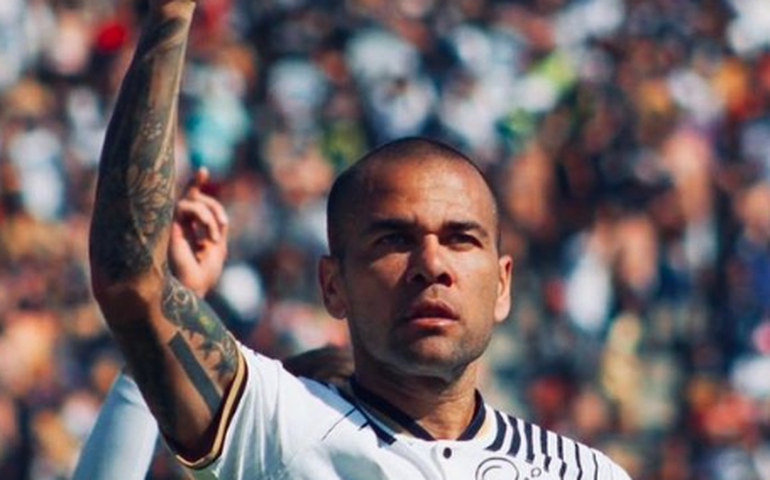 Joana Sanz comemora retorno de Daniel Alves à lista de lendas do Barcelona: 'A César o que é de César'