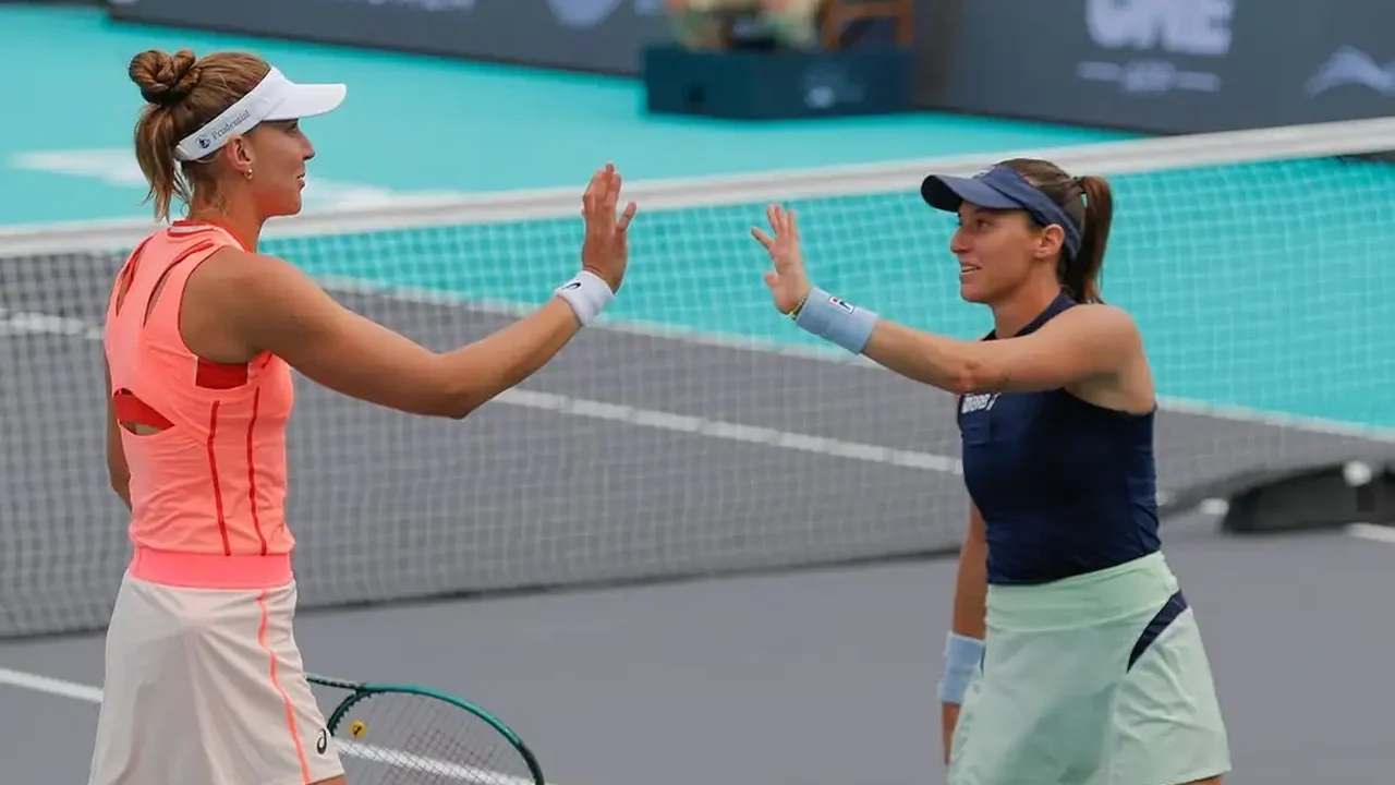 WTA de Abu Dhabi: Bia Haddad e Luisa Stefani vencem estreia de duplas