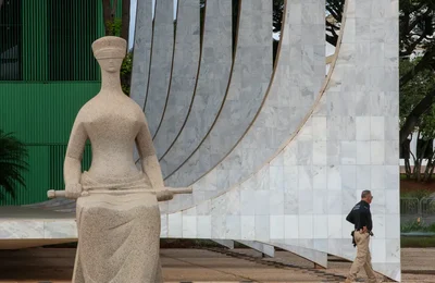 Primeira Turma do STF forma maioria para manter prisão de Bolsonaro