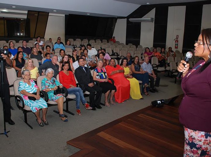 Educadores de São Miguel dos Campos são homenageados com comendas