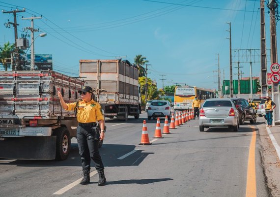 Obra em rede elétrica modifica trânsito da Avenida Gustavo Paiva