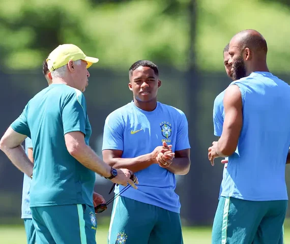 Brasil realiza último treino antes do duelo com a Noruega