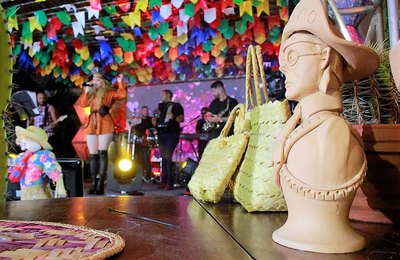 Artistas e bandas de Penedo abrem primeira Live Junina Arroche o Nó