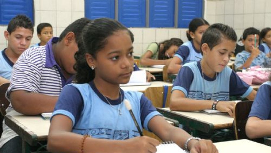 Estudantes de escolas públicas estaduais iniciam ano letivo
