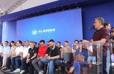 Prefeitos e prefeitas prestigiam entrega histórica do Governo de Alagoas à Segurança Pública