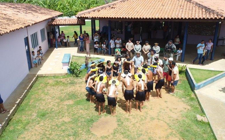Proerd firma parceria com escola indígena para capacitação sobre combate às drogas
