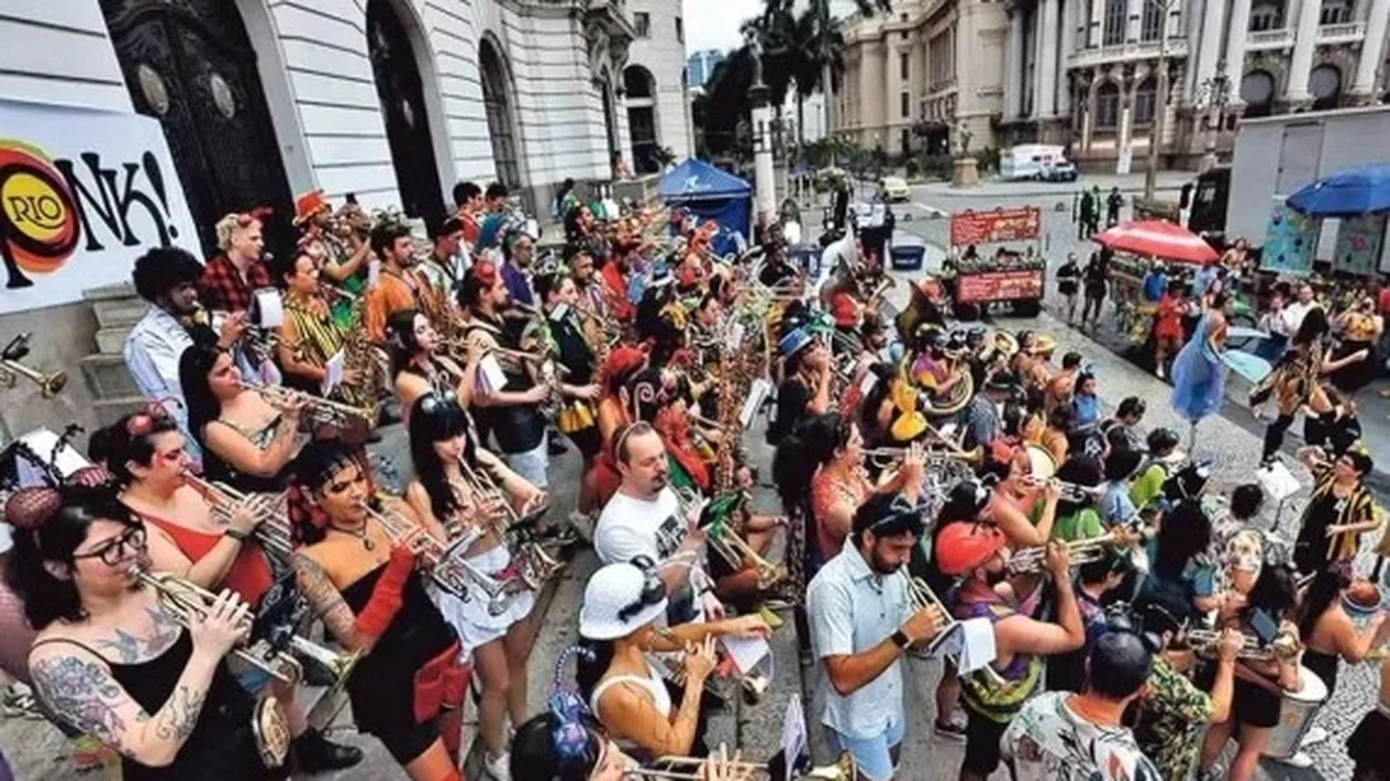 Shows, peças e festival de fanfarra animam o Centro, com música e gastronomia na região