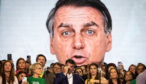 Vídeo de Bolsonaro feito com IA foi exibido em ato de Flávio