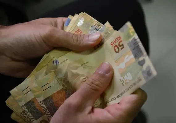 Aposentados do INSS que ganham mais que o mínimo começam a receber 13º