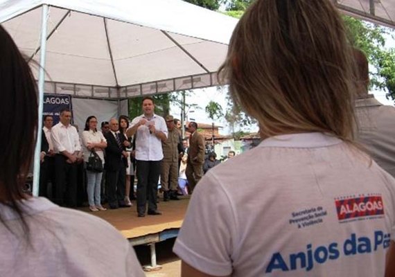 &#8216;Anjos&#8217; impedem protesto homofóbico em funeral de vítima de Orlando