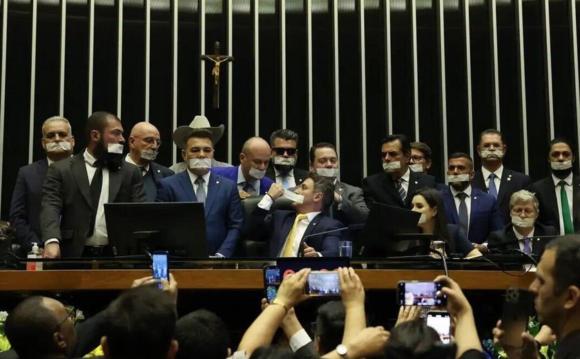Partidos de esquerda pedem suspensão de deputados do PL por ocupação da Mesa Diretora