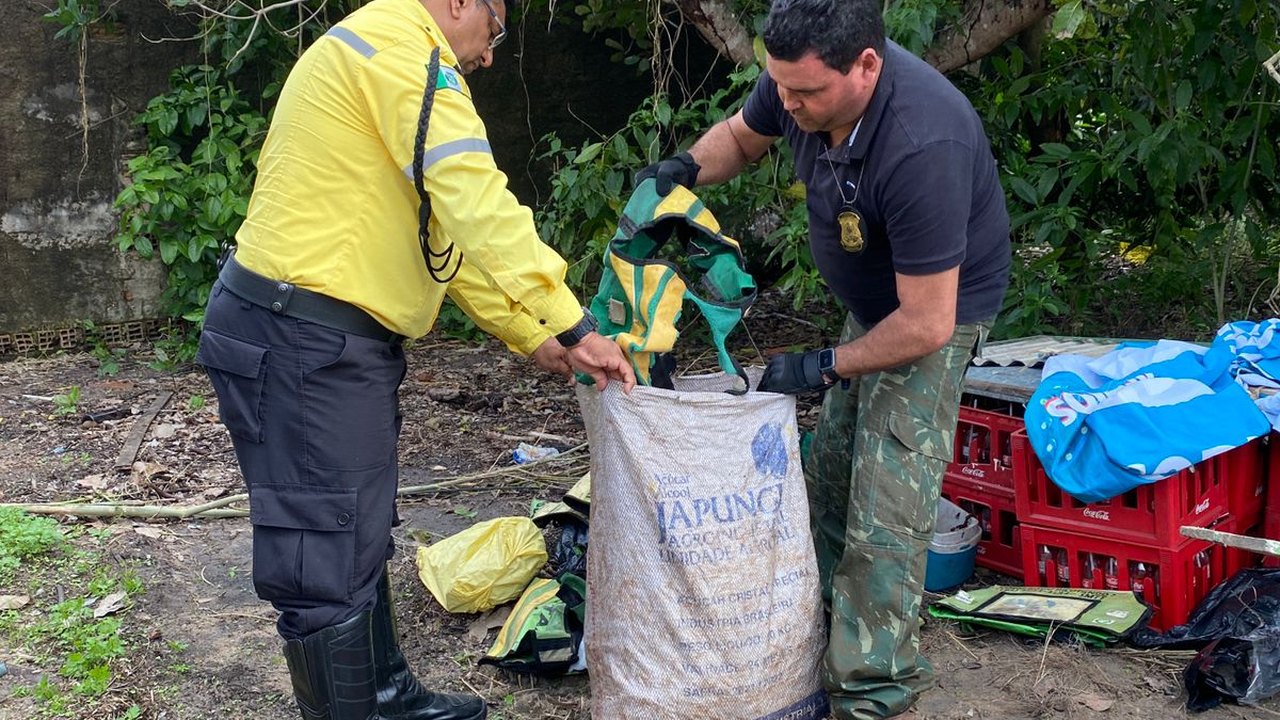 Fiscais da Seduma encontram mais de 90 coletes de mototáxi em barraca de caldo de cana