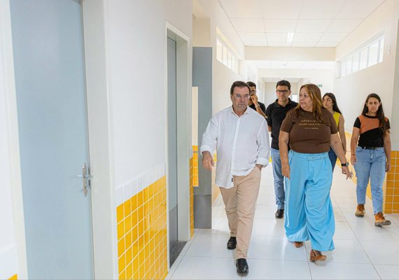Prefeito Luciano acompanha obras de conclusão de creche no Vale do Perucaba