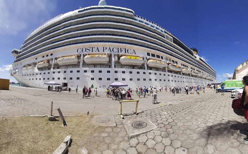 Navio Costa Pacifica aporta com mais de 3.500 cruzeiristas
