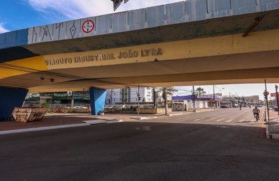 Trecho da Avenida Gustavo Paiva passa por intervenções de pavimentação